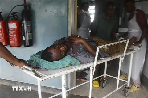 Nạn nhân bị thương trong vụ tấn công tại trường học ở Lhubiriha, tỉnh Mpondwe, Uganda, ngày 17/6/2023. (Ảnh: AFP/TTXVN)