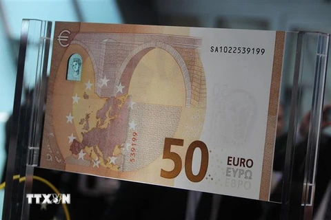 Đồng tiền mệnh giá 50 euro được trưng bày tại Ngân hàng Trung ương châu Âu ở Frankfurt am Main, miền Tây Đức. (Ảnh: AFP/TTXVN)