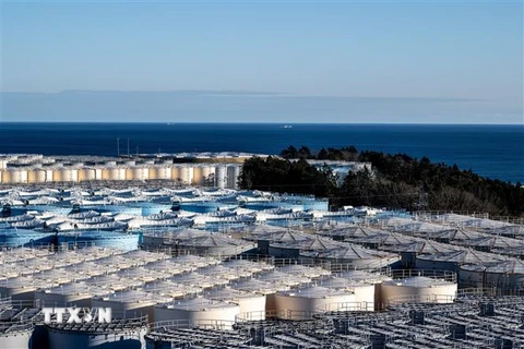 Các bể chứa nước thải nhiễm xạ tại Nhà máy điện hạt nhân Fukushima Daiichi tại Okuma, tỉnh Fukushima, Nhật Bản ngày 20/1/2023. (Ảnh: AFP/TTXVN)