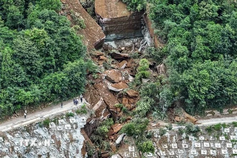 Hiện trường vụ lở đất ở tỉnh Hồ Bắc, Trung Quốc, ngày 9/7/2023. (Ảnh: THX/TTXVN)