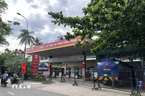 Cây xăng của Công ty Tập đoàn Dương Đông, huyện Côn Đảo ngày 30/6 đóng cửa do không có xăng để bán. ( Ảnh: Hoàng Nhị/TTXVN)