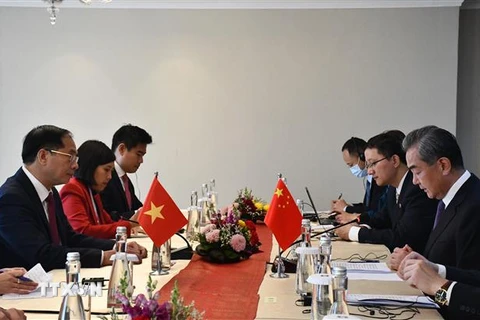 Việt Nam-Trung Quốc tiếp xúc bên lề Hội nghị AMM-56 tại Indonesia