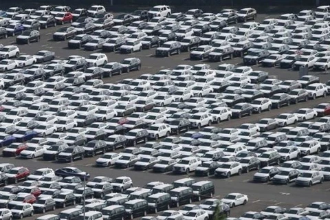 Loạt xe hơi chờ xuất khẩu tại một cảng biển gần nhà máy sản xuất của Hyundai ở thành phố Ulsan, Hàn Quốc. (Ảnh Yonhap)