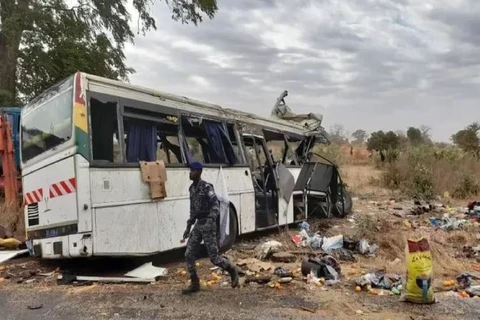 Hiện trường một vụ tai nạn xe buýt tại Senegal. (Nguồn: APA)