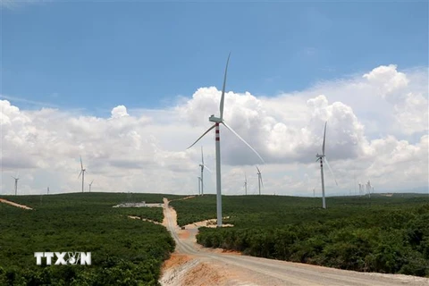 Những cột điện gió tại địa bàn huyện Bắc Bình, Bình Thuận. (Ảnh: Nguyễn Thanh/TTXVN)