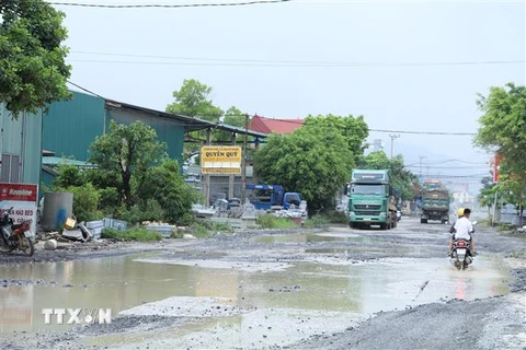 Tuyến đường từ Quốc lộ 1 tránh thành phố Ninh Bình hư hỏng nặng