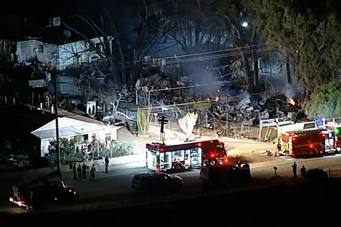 Hiện trường vụ tai nạn máy bay trực thăng ở hạt Riverside, California, ngày 6/8. (Nguồn: CNN)