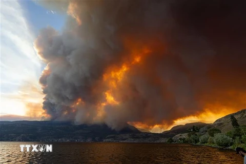 Canada: Sơ tán hàng chục nghìn người do cháy rừng nghiêm trọng