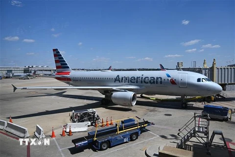 American Airlines bị phạt hơn 4 triệu USD vì chậm trễ trên đường băng