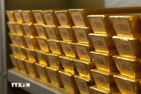 Đồng USD tăng cao đẩy giá vàng giảm xuống mức thấp trong một tuần