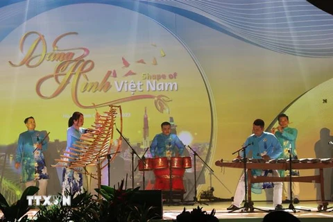 Gala “Dáng hình Việt Nam” - Chào đón du khách đến Việt Nam tươi đẹp