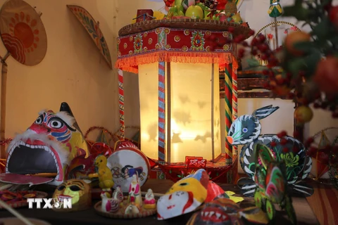 [Photo] Phục dựng các mẫu đèn Trung Thu cổ tại Hoàng Thành Thăng Long