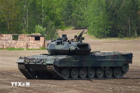 Thụy Sĩ chấp thuận bán lại xe tăng Leopard II cho Đức