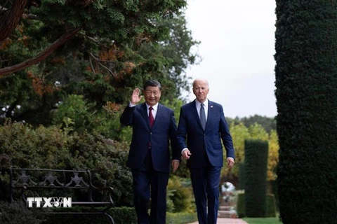 Chủ tịch Trung Quốc Tập Cận Bình (trái) và Tổng thống Mỹ Joe Biden trong cuộc gặp bên lề Tuần lễ Cấp cao APEC 2023 ở California, Mỹ ngày 15/11/2023. (Ảnh: AFP/TTXVN)