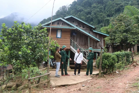 Bộ đội Biên phòng Thừa Thiên-Huế giúp người dân Lào vùng biên ổn định cuộc sống