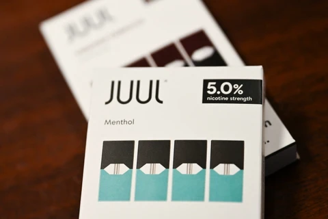 Thuốc lá điện tử Juul Labs được bày bán tại cửa hàng ở California, Mỹ. (Ảnh: AFP/TTXVN)