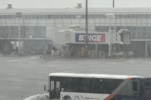 Cơn bão gây ngập lụt tại Sân bay Sydney ngày 24/12. (Ảnh: Mạng X)