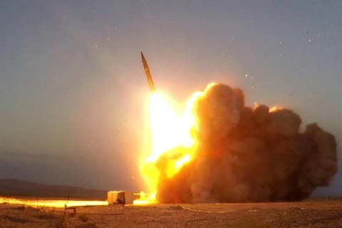 Tên lửa hành trình Talaeiyeh có tầm bắn 1.000km, có thể thay đổi mục tiêu khi đang trong hành trình bay. (Ảnh: Reuters)