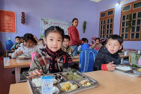 Bữa ăn học đường tại Trường Tiểu học Tô Múa, Huyện Vân Hồ, Tỉnh Sơn La.