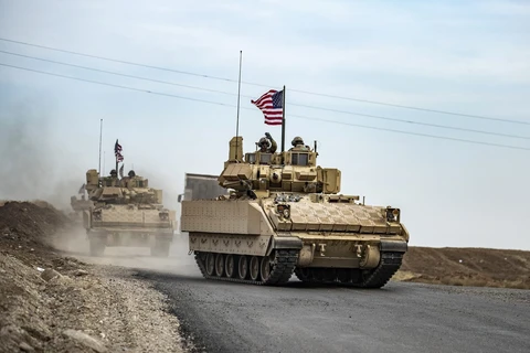 Binh sỹ Mỹ tuần tra tại khu vực Semalka của Syria, gần biên giới Iraq. (Ảnh: AFP/TTXVN)