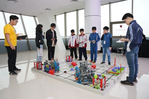Một màn thi đấu của hai đội trong ngày thi 21/1. (Nguồn: Vietnam VEX Robotics National Championship 2024)
