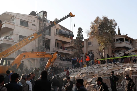 Hiện trường một tòa nhà bị tấn công do bị không kích ở Damascus, Syria, ngày 20/1/2024. (Ảnh AP)