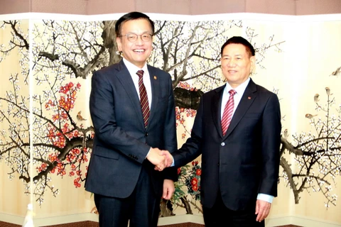 Phó Thủ tướng kiêm Bộ trưởng Tài chính Hàn Quốc Choi Sang Mok tiếp Bộ trưởng Bộ Tài chính Hồ Đức Phớc. (Ảnh: Trường Giang/TTXVN)