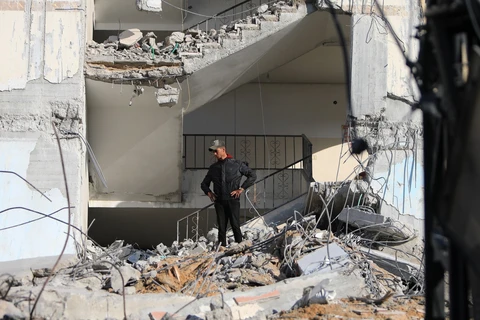 Một tòa nhà bị phá hủy sau cuộc không kích của Israel xuống thành phố Rafah, Dải Gaza ngày 9/3/2024. (Ảnh: THX/TTXVN)