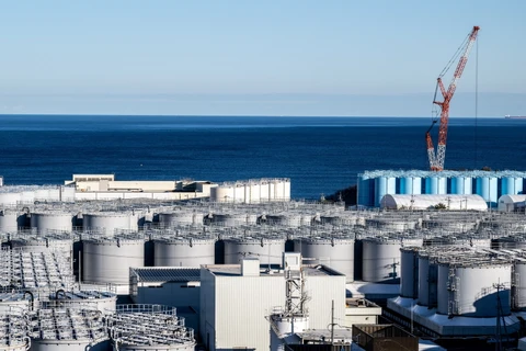 Các bể chứa nước thải nhiễm xạ tại nhà máy điện hạt nhân Fukushima Daiichi ở Okuma, tỉnh Fukushima, Nhật Bản, ngày 20/1/2023. (Ảnh: AFP/TTXVN)