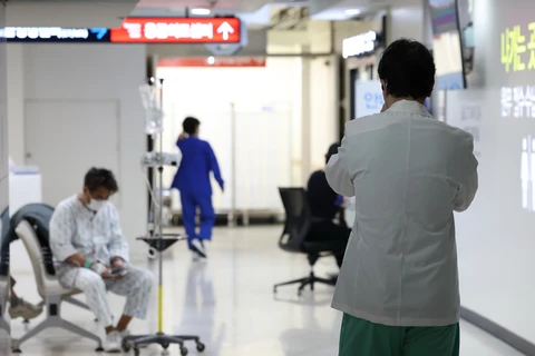 Bên trong khoa cấp cứu của một bệnh viện ở Seoul, Hàn Quốc ngày 1/3/2024. (Ảnh: Yonhap/TTXVN)