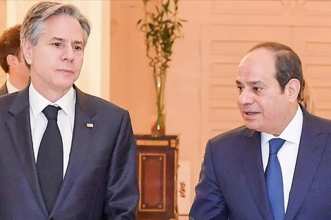 Ngoại trưởng Mỹ Antony Blinken (trái) và Tổng thống Ai Cập Abdel-Fattah al-Sisi. (Nguồn: AA)