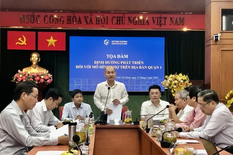 Phó Giám đốc Sở Công thương Thành phố Hồ Chí Minh Nguyễn Nguyên Phương phát biểu tại tọa đàm. (Ảnh: Mỹ Phương/TTXVN)