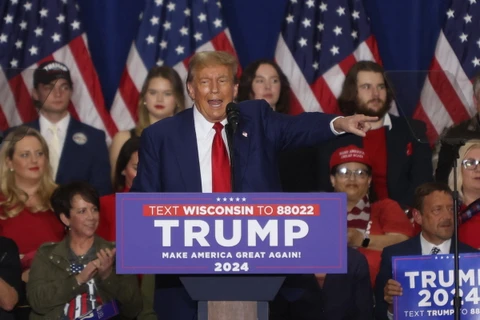 Cựu Tổng thống Mỹ Donald Trump phát biểu trong chiến dịch vận động tranh cử ở Green Bay, Wisconsin, ngày 2/4/2024. (Ảnh: AFP/TTXVN)