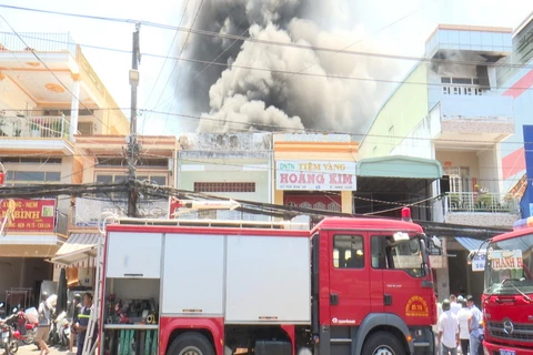 Cần Thơ: Cháy lớn tại cửa hàng đồ nhựa giữa khu kinh doanh sầm uất