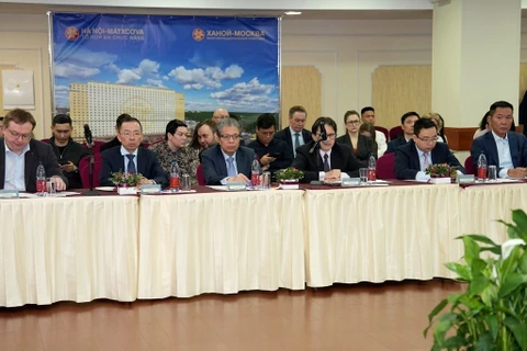Ban Lãnh đạo Đại sứ quán Việt Nam tại Liên bang Nga tại Hội thảo. (Ảnh: Quang Vinh/TTXVN)