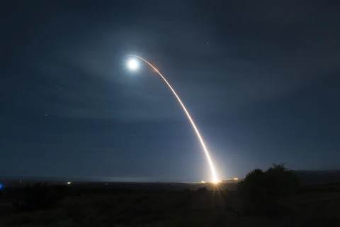 Một vụ thử tên lửa đạn đạo liên lục địa (ICBM) Minuteman III của Mỹ tại căn cứ không quân Vandenberg, bang California ngày 5/2/2020. (Ảnh: AFP/TTXVN)