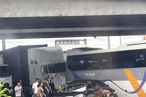 Tai nạn khiến quốc lộ 51 và cao tốc TP Hồ Chí Minh-Long Thành-Dầu Giây ùn ứ 7km