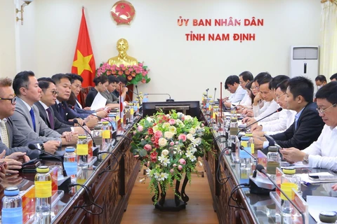 Buổi làm việc của Đoàn các nghị sỹ và doanh nghiệp của Nhật Bản với lãnh đạo tỉnh Nam Định. (Ảnh: Công Luật/TTXVN)