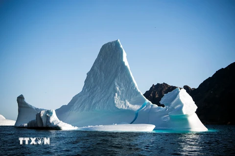 Băng trôi gần đảo Kulusuk, Greenland. (Ảnh: AFP/TTXVN)