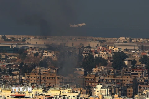 Khói bốc lên sau cuộc không kích của Israel tại Beirut, Liban, ngày 28/9/2024. (Ảnh: THX/TTXVN)