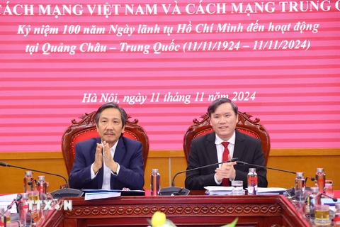 Đại biểu chủ trì hội thảo. (Ảnh: Văn Điệp/TTXVN)