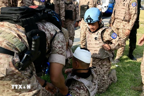 Một thành viên UNIFIL bị thương sau cuộc tấn công của Israel tại Sidon, Liban ngày 7/11/2024. (Ảnh: THX/TTXVN)