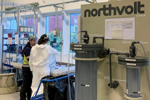 Công nhân làm việc tại cơ sở Northvolt ở Vasteras, Thụy Điển. (Nguồn: Reuters)