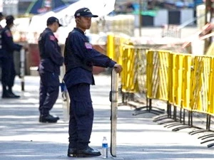 Lực lượng an ninh Thái Lan bảo vệ Tòa nhà Chính phủ ở Bangkok. (Nguồn: AP)