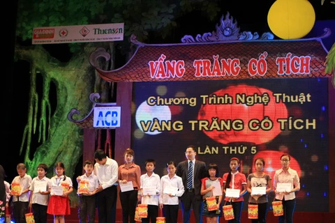 Trên 1,2 tỷ đồng quà tặng cho trẻ em nghèo dịp Tết 