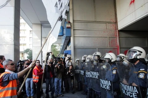 Biểu tình tại Hy Lạp phản đối chính phủ tăng thuế 