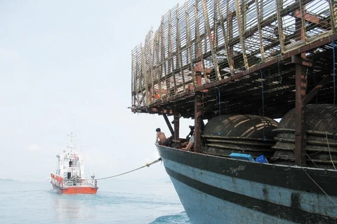 Đà Nẵng cứu hộ an toàn một tàu cá bị nạn trên biển