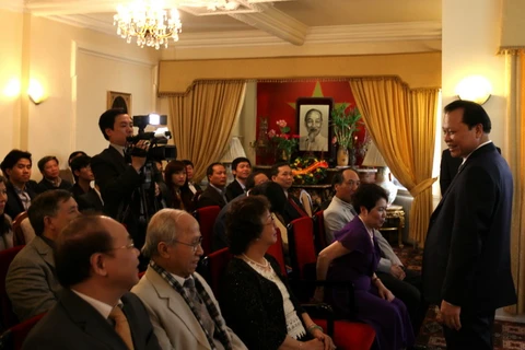 Phó Thủ tướng Vũ Văn Ninh gặp gỡ kiều bào Việt tại Anh 