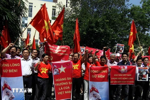 Sinh viên Việt Nam tại Thái Lan phản đối Trung Quốc