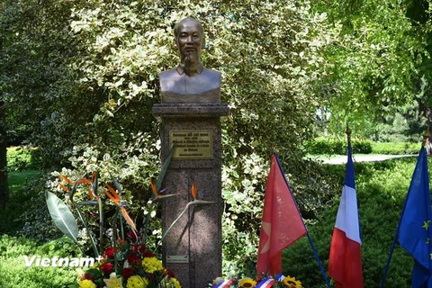 Kỷ niệm 124 năm ngày sinh Chủ tịch Hồ Chí Minh ở Pháp